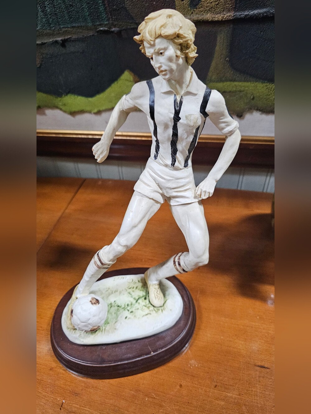 Arnart Dello Stile Capodimonte Soccer Player Sculpture Pucci Signed Vintage